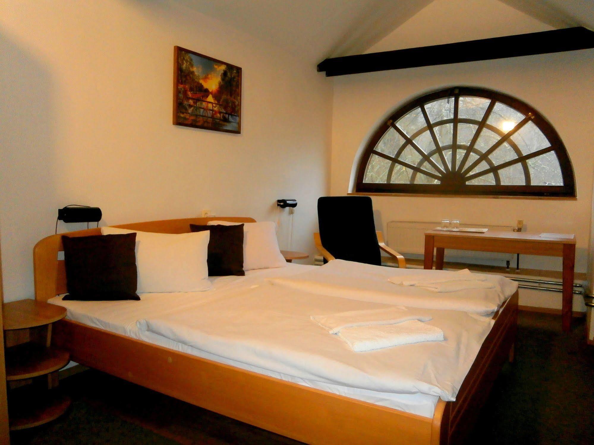 Hotel Dzban Jindrichov エクステリア 写真