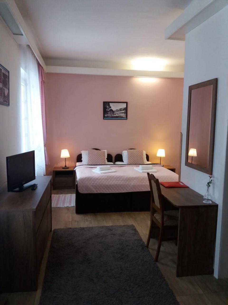 Hotel Dzban Jindrichov エクステリア 写真