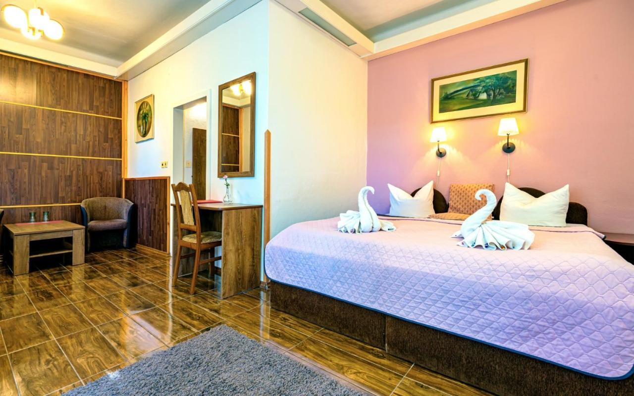 Hotel Dzban Jindrichov エクステリア 写真